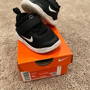 Nike Free RN 2018 Infant baby black sneakers